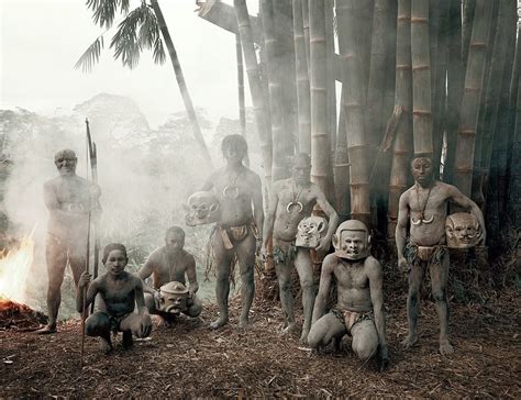 suku papua ragam sejarah budaya  adat istiadat