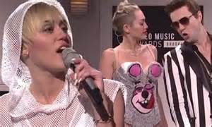 Miley Cyrus Jokes About Murder Of Hannah Montana On Snl And Pokes Fun