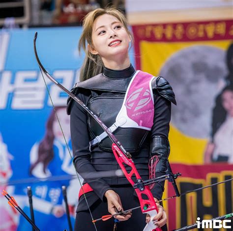 Pin By Tzuyu On Portal 2019 Tzuyu Twice Archery Girl