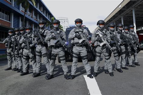 specialist police units deployed   years eve security