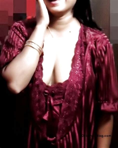 kerala aunties nighty cleavage visible in red nighty real girl sex photo