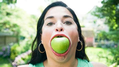 Samantha Ramsdell Wins Guinness Record For The World’s Largest Mouth