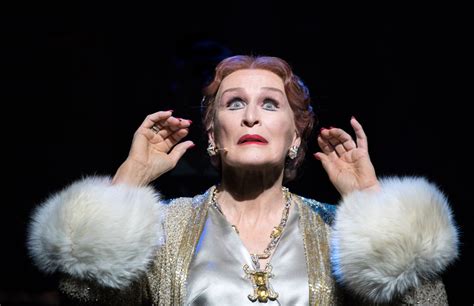 review  sunset boulevard close  finely focused   york times