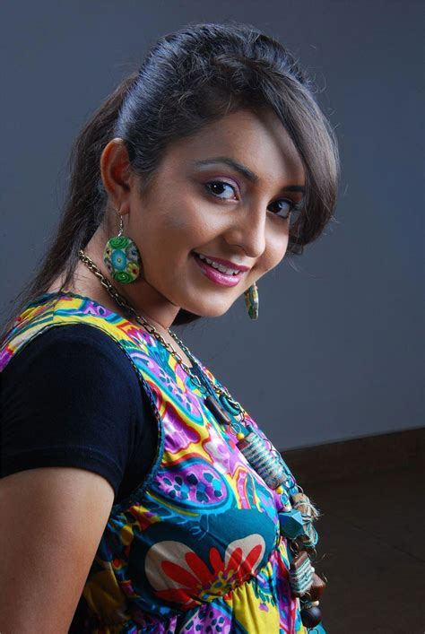 bhama malayalam beautiful actress hd wallpapers video