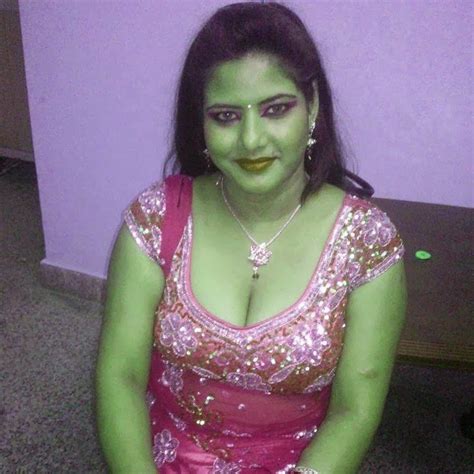 Bhabhi Showing Cleavage Naked Indian Bhabhi Showing Big