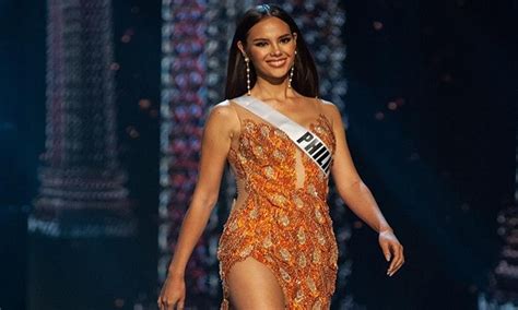 catriona gray s slow mo turn receives funny reactions