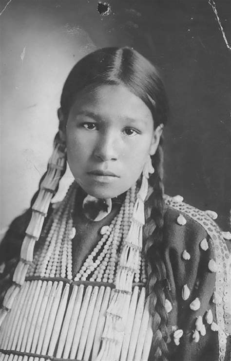 1800s 1900s portraits of native american teen girls show