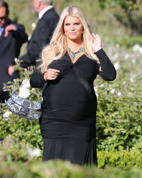hot mama jessica simpson shows off sexy new bod for weight watchers