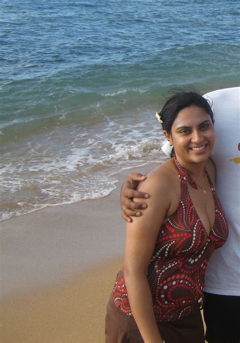 indian goa beach down blouse girl latest tamil actress