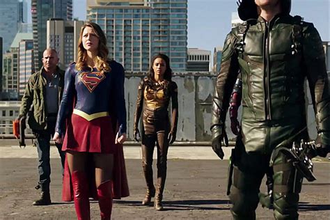 Supergirl Flash And Arrow Stand Tall In Crossover Photos
