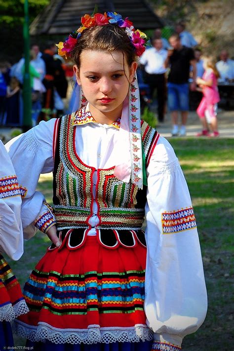 クラクフの伝統衣装。krakowianka で検索して頂くと、もっといろいろ出ます。 Polish Traditional Costume