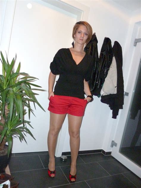 amateur pantyhose on twitter shorts high heels and pantyhose