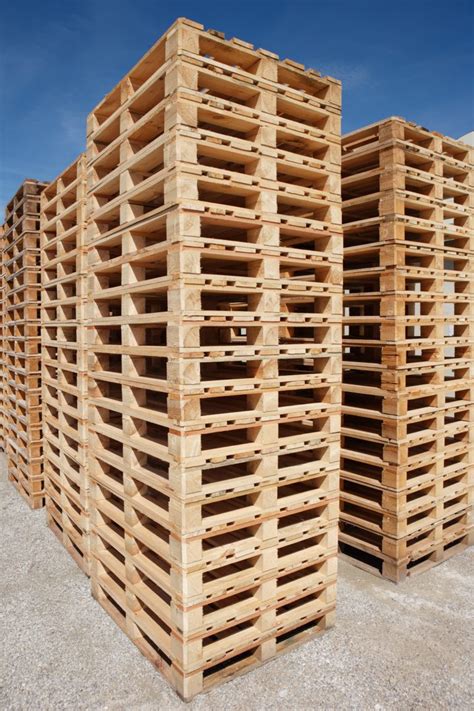 properly store  stack  empty pallets