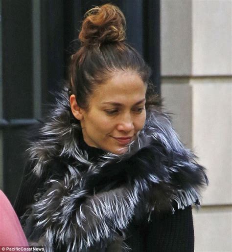 Jennifer Lopez Barse Her Naked Face While On Set Of Shades Of Blue