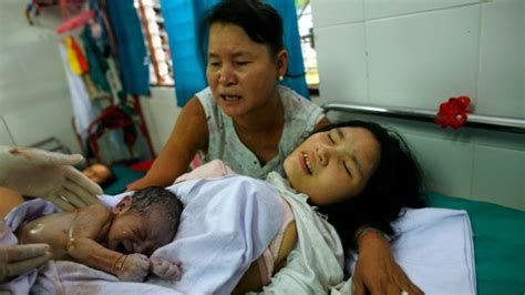 women die  hour  childbirth