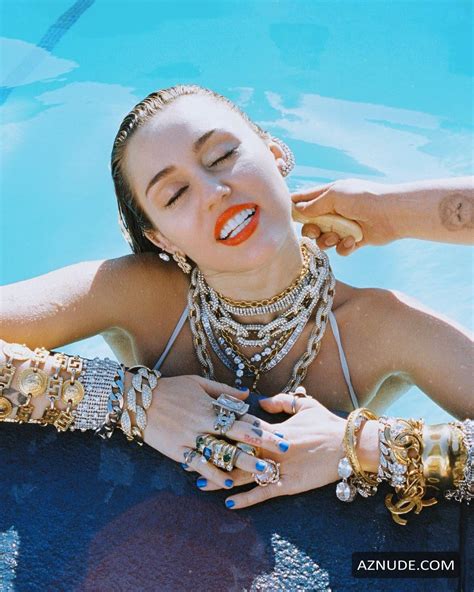 Miley Cyrus Nude Covered And Sexy Photos From Instagram