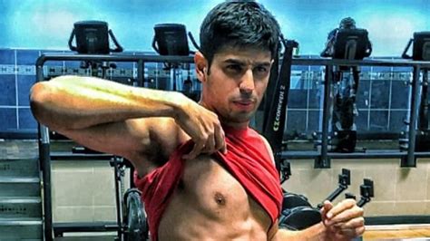 Sidharth Malhotra Reveals His New Sizzling Look And How He Achieved It