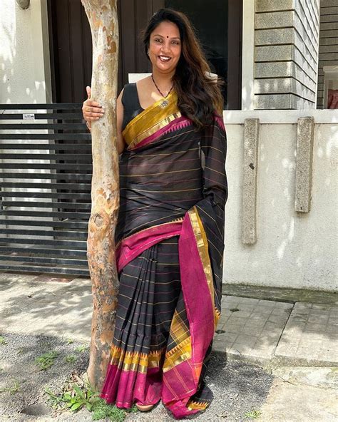 beautiful women over 40 saree indian womens fashion hot auntie