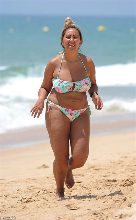 Geordie Shore S Sophie Kasaei Flaunts Her Curves In Bikini