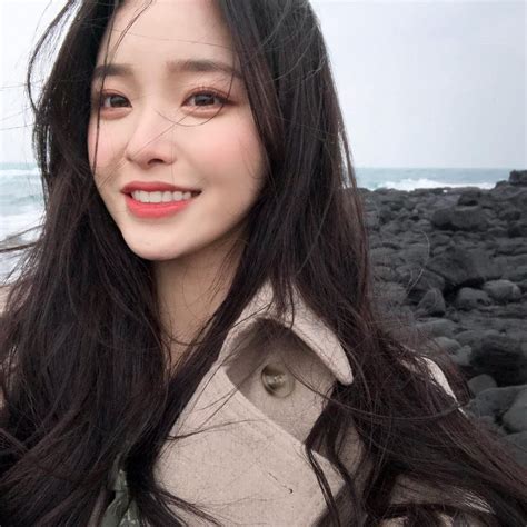김나희 On Instagram “쓰마일 😬” Asian Girl Tumbr Girl Korean Makeup Look