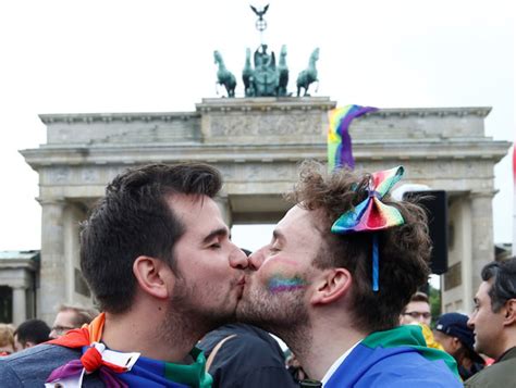 German Lawmakers Approve Same Sex Marriage In Landmark Vote People S