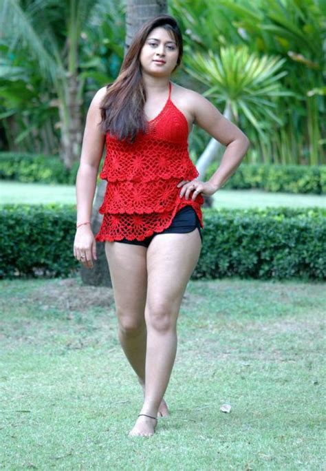 Hot Indian Film Actress Pics Farah Khan Hot Milky Legs Photos
