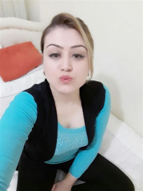 super sexy arab milf selfie pics