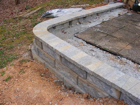 build  concrete block retaining wall interlocking blocks