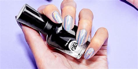 Sally Hansen S Chrome Nail Kits Reviewed By Cosmo