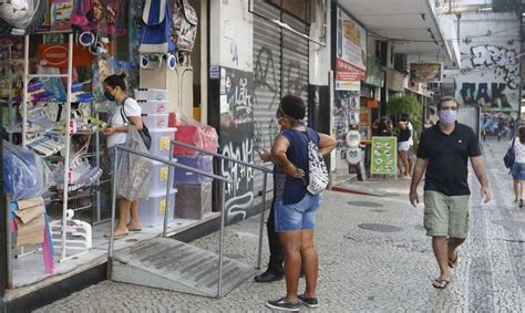 rio tem primeiro dia útil de reabertura do comércio de rua jornal o