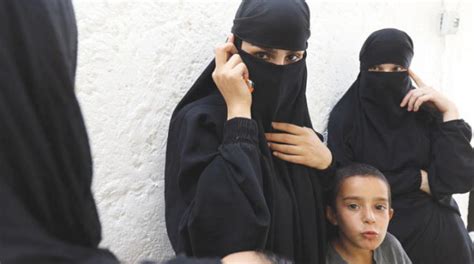 خطر العائدات نساء يهجرن داعش وليس القتال الشرق الأوسط