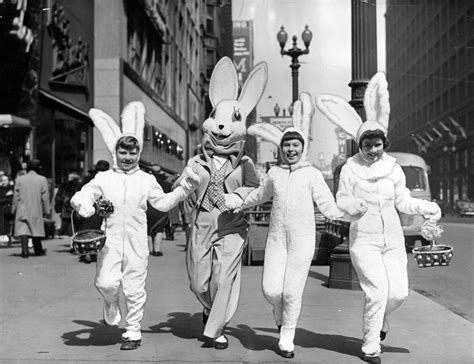 Vintage The Easter Bunny S Arrival In Chicago Chicago Tribune