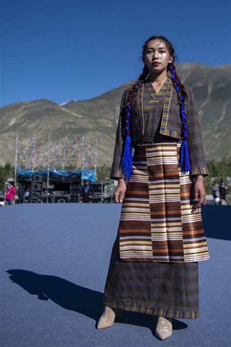 gen  injects  life  traditional tibetan costumes chinadaily