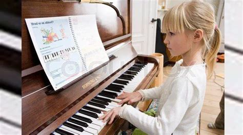 piano lesson   step  learning digital piano keyboard keytarhq  gear