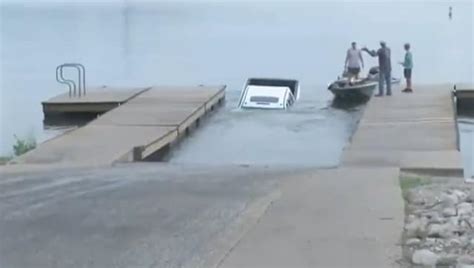 truck sinks  lake  illinois   television video