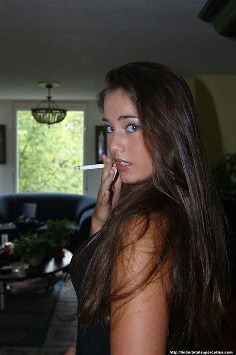 pictures of teen girl linde being smoking hot