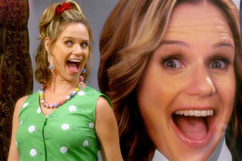 netflix fuller house first clips wink at the camera