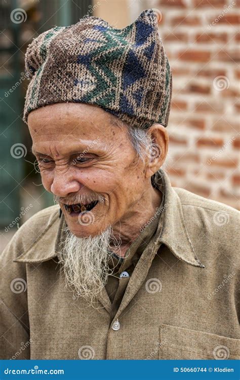 vietnamese man  extremely bad teeth editorial stock image image  village duong