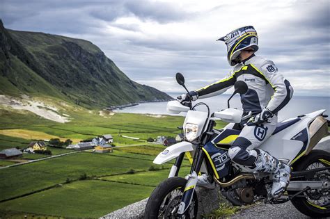 husqvarna sold   motorcycles   smashed  previous record autoevolution