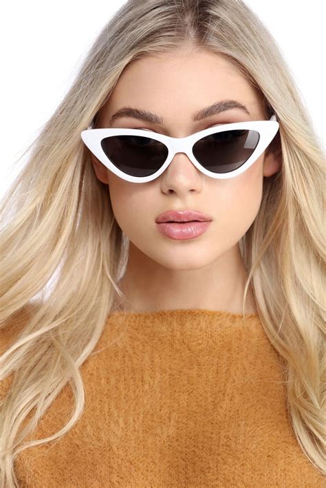 white classic cat eye sunglasses trending sunglasses fashion