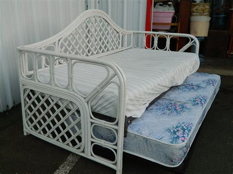 Ml3771 White Twin Size Wicker Day Bed W Trundle Great Condition