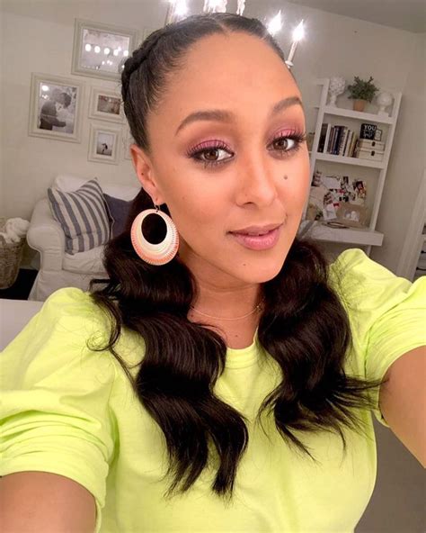 We Cant Get Enough Of Tamera Mowrys Chic Summer Style Tamera Mowry