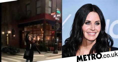 Courteney Cox Visits Monica S Apartment From Friends