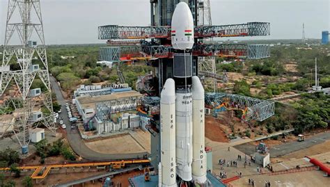 isro scrubs launch  indias  lunar landing mission