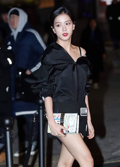 blackpink jisoo looks deadly sexy in prada miniskirt 10 photos k s t y l e di 2019
