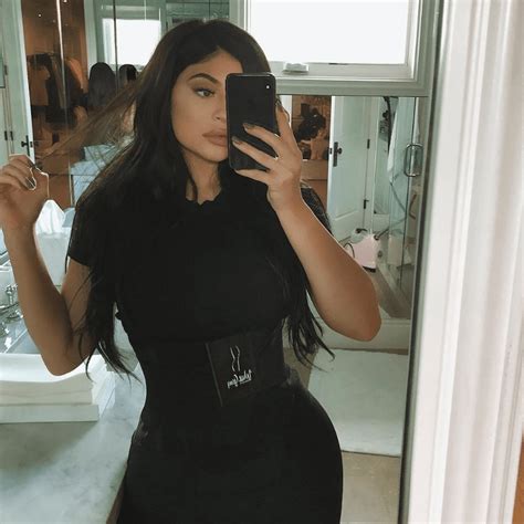 Kylie Jenner Waist Training 6 Weeks After Giving Birth