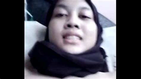 hijaber cantik ngocok memek mulusnya karena udah sange xvideos