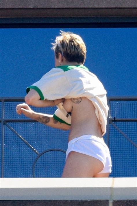 miley cyrus topless 24 photos thefappening