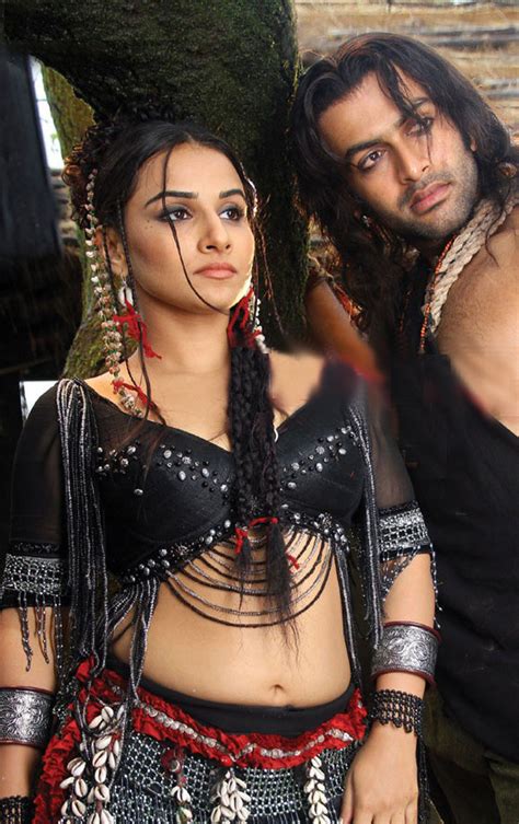genelia in urumi actress in saree navel and waist
