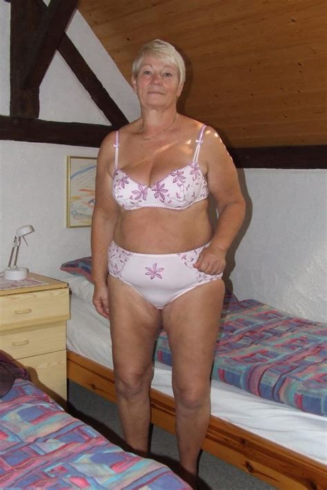 old woman in panties and bra mature porn pics
